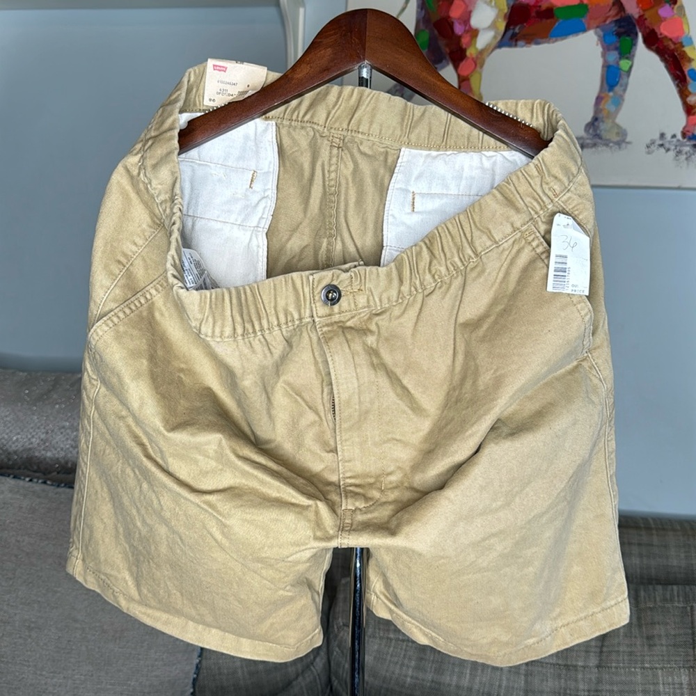 Levi’s Khaki Shorts - NWT